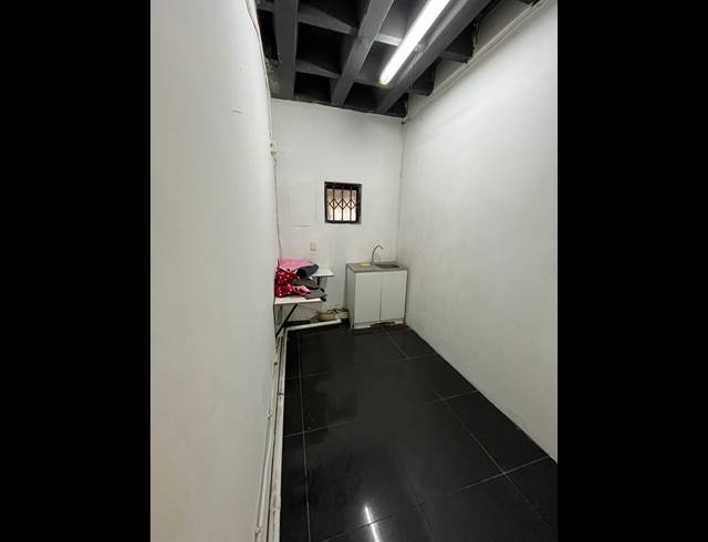 250M² BUSINESS TO LET IN PARKLANDS